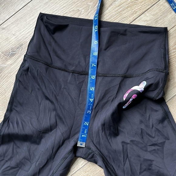 Peloton Move Mission Black Scallop Hem Mesh Panel Leggings - Picture 9 of 9